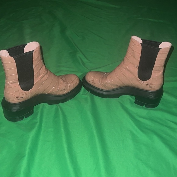 Stuart Weitzman Women's Croc-Embossed Ankle Combat Boots in Tan size 37 - Picture 9 of 15